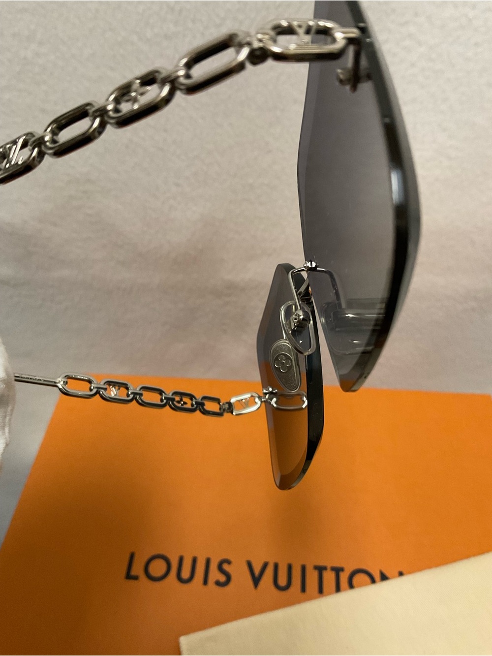 LV Jewel Square Sunglasses - Picture 11 of 16